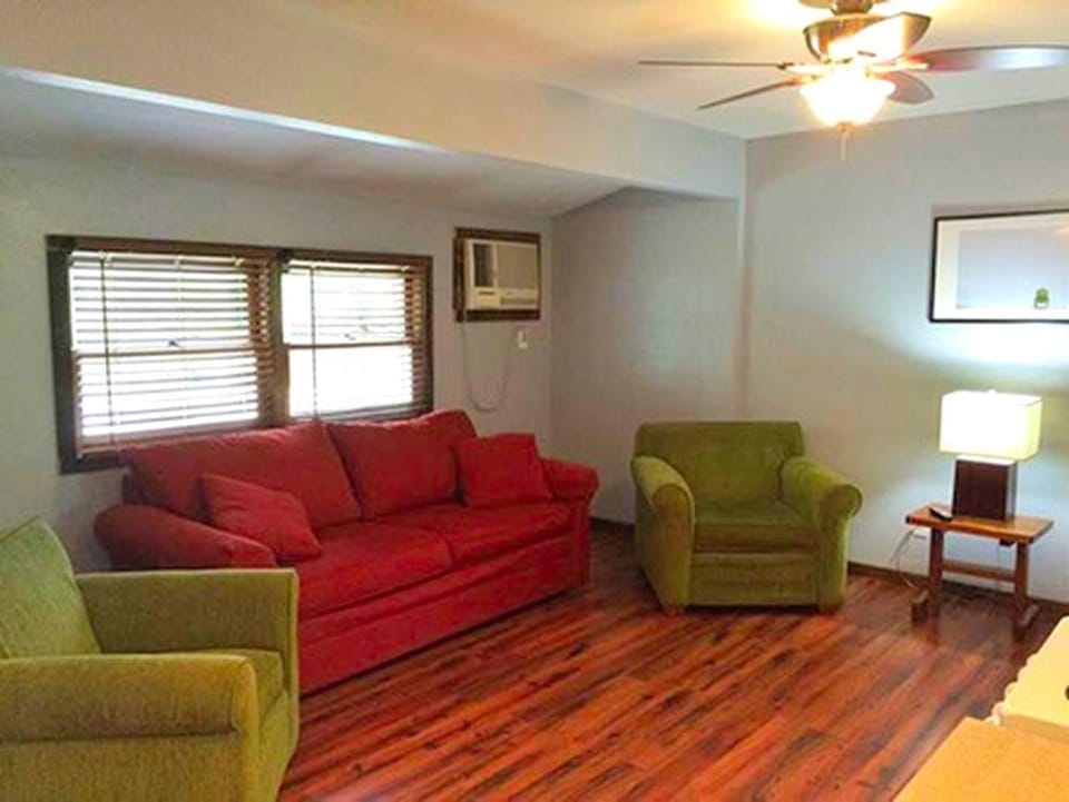 Charming Vacation Rental by Table Rock Lake in Branson, Missouri Nature lodge in Indian Point
