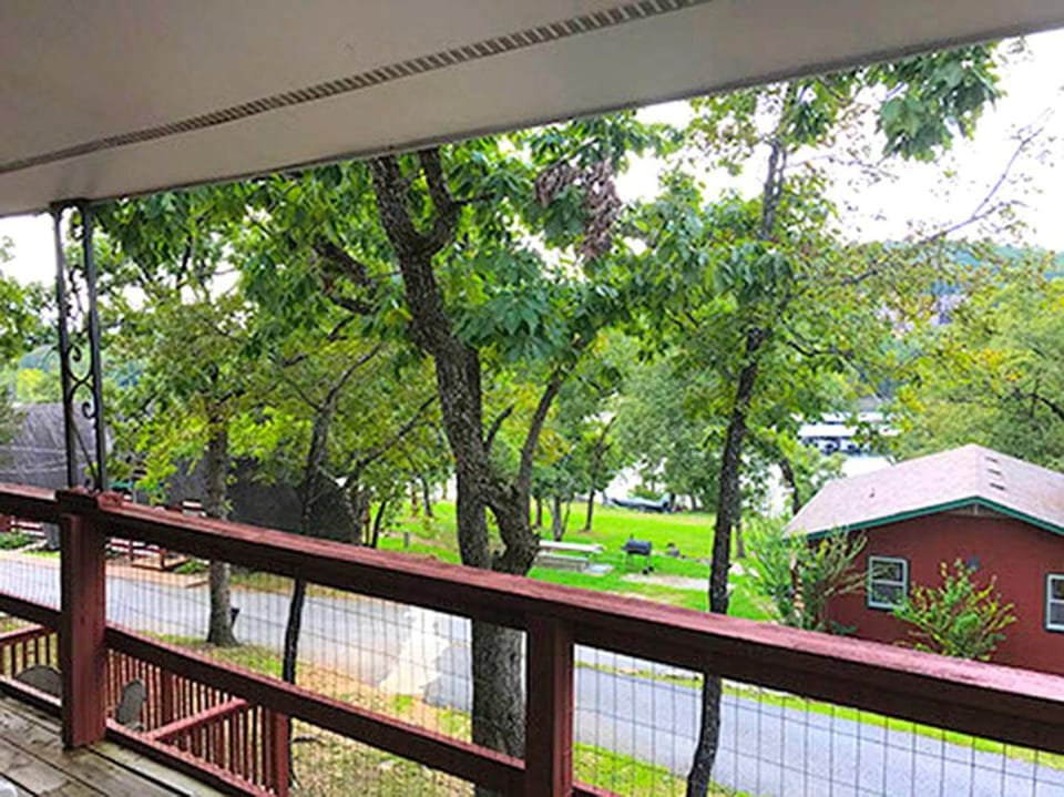 Charming Vacation Rental by Table Rock Lake in Branson, Missouri Nature lodge in Indian Point