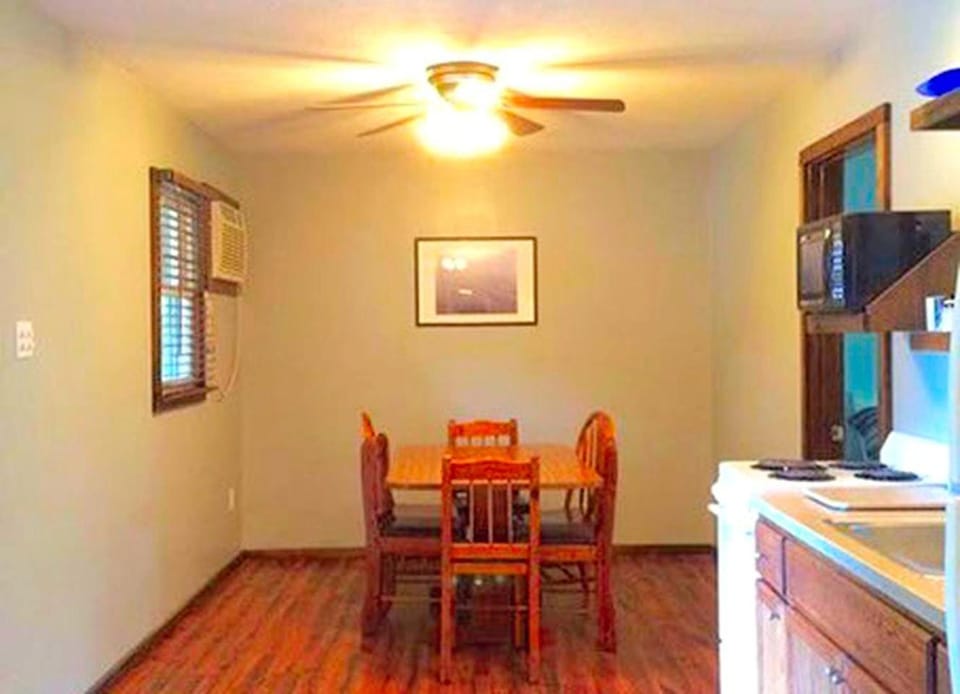 Charming Vacation Rental by Table Rock Lake in Branson, Missouri Nature lodge in Indian Point