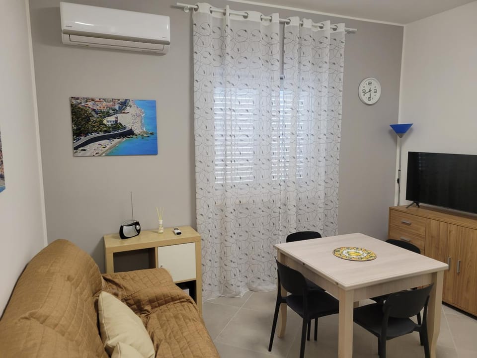 TV and multimedia, Living room, Dining area