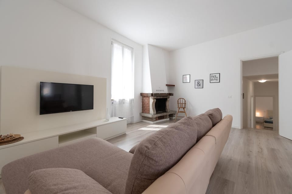 Communal lounge/ TV room, TV and multimedia, Living room