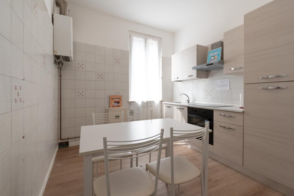 Kitchen or kitchenette, Dining area, oven, stove