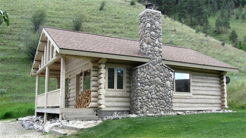 Rocky Mountains Getaway: Gorgeous Log Cabin in Darby, Montana Cabin in Salmon River