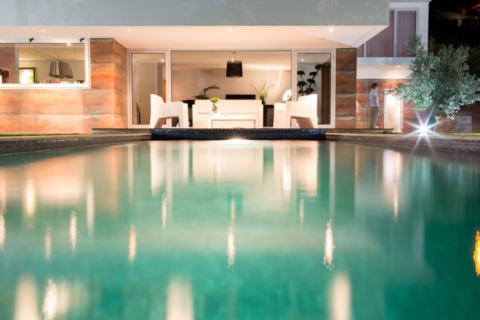 Swimming pool, Swimming pool