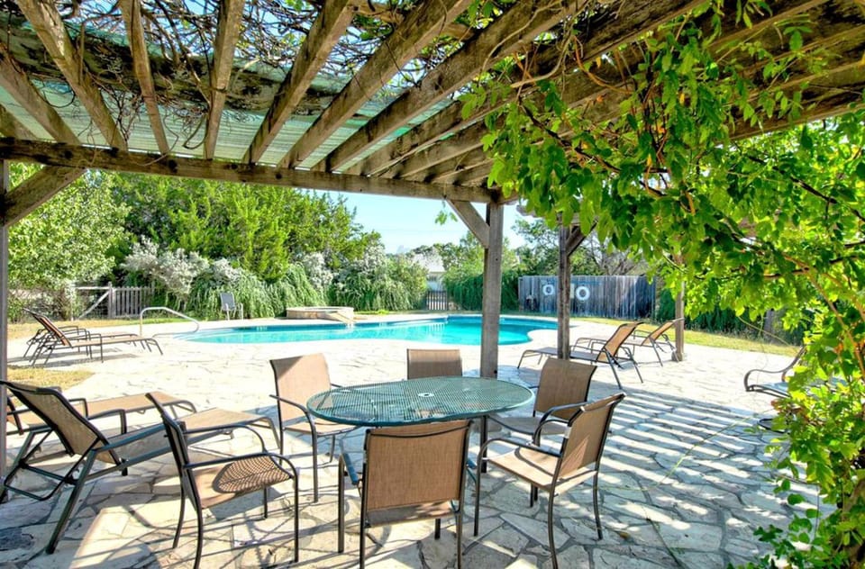 Swimming pool, sunbed