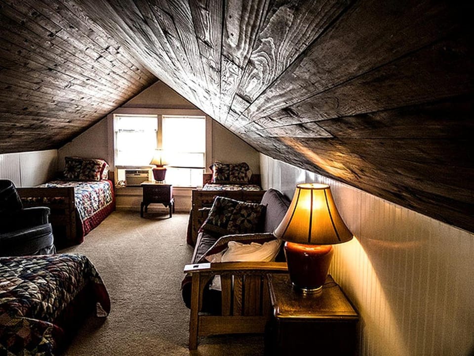 Charming Glamping Rental with Fireplace near Great Smoky Mountains National Park House in Tennessee