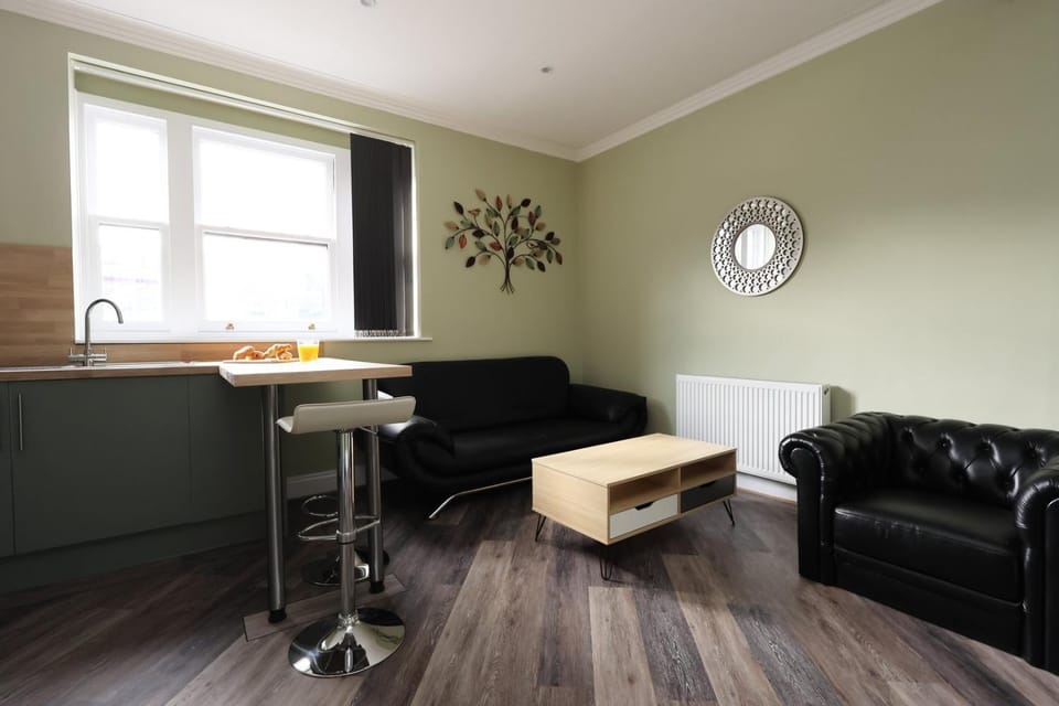 Modern Comfort 4 Bedrooms and Great Location Apartment in Wales