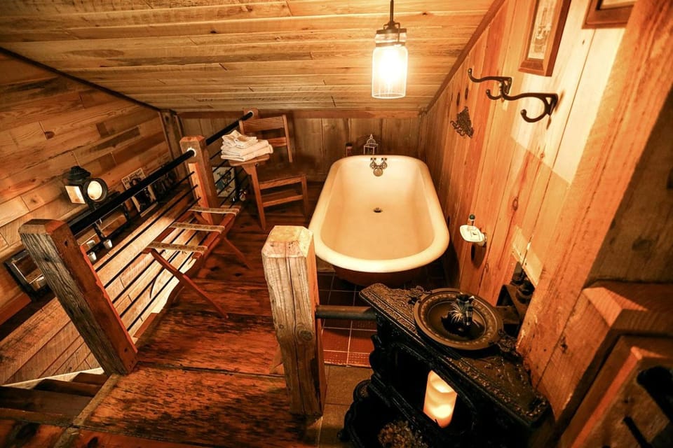 Luxury Cabin for Two with Beautiful River Views near Knoxville Cabin in Tennessee