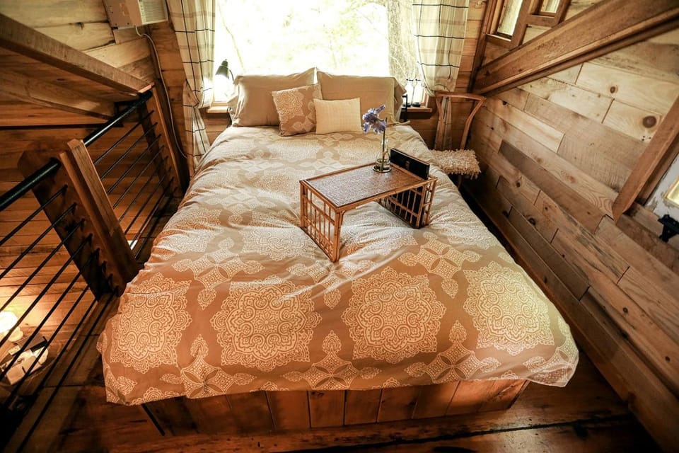 Luxury Cabin for Two with Beautiful River Views near Knoxville Cabin in Tennessee
