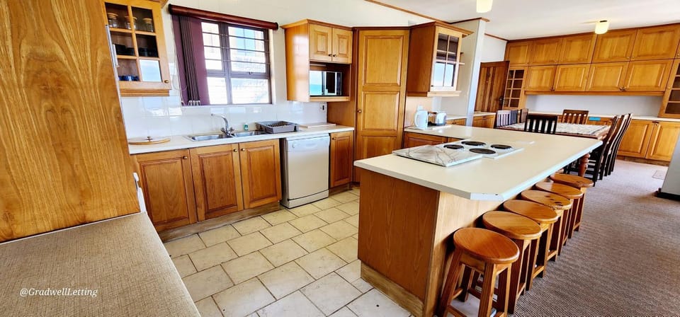 Kitchen or kitchenette, Dining area, dishwasher, pet friendly, stove, toaster
