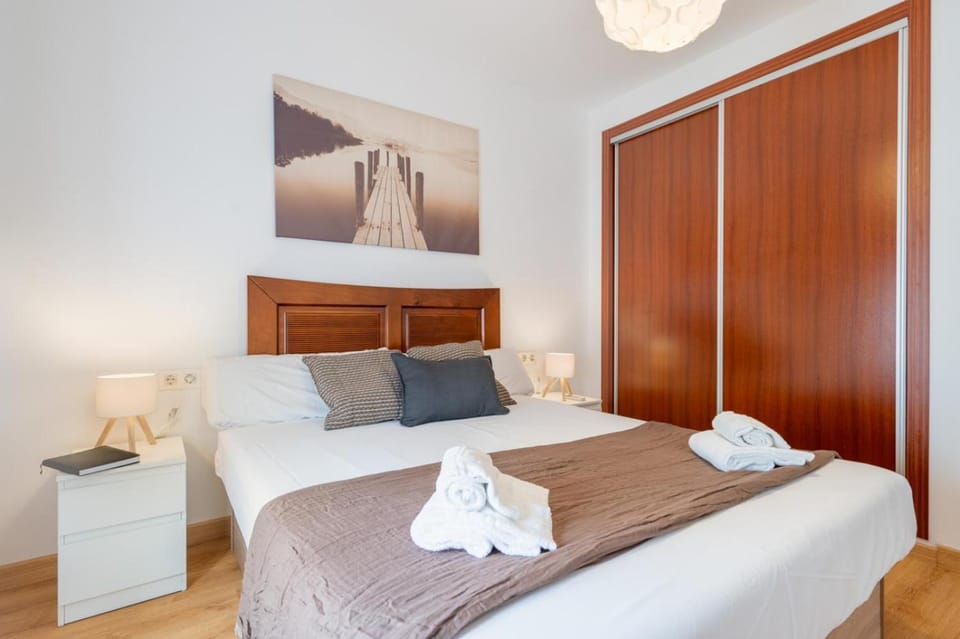 Bed, Photo of the whole room, Bedroom, towels, wardrobe