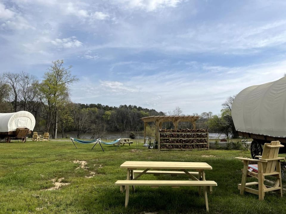 Cozy Covered Wagon for Four on Cape Fear River, Lillington, for Glamping in North Carolina House in North Carolina