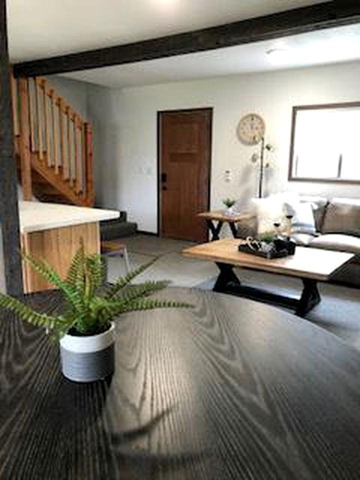 Trendy and Spacious Cabin Surrounded by Nature in Rapid City, South Dakota Cabin in West Pennington