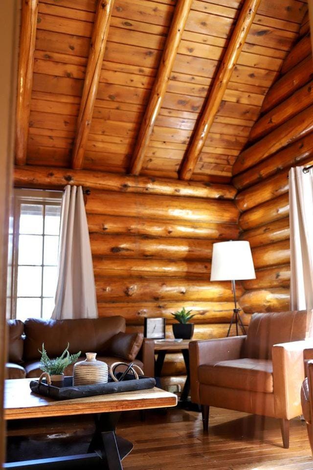 Historic Log Cabin for South Dakota Glamping Getaways Cabin in West Pennington