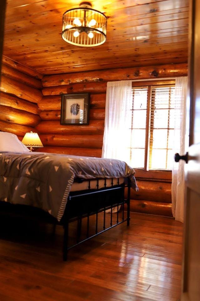 Historic Log Cabin for South Dakota Glamping Getaways Cabin in West Pennington