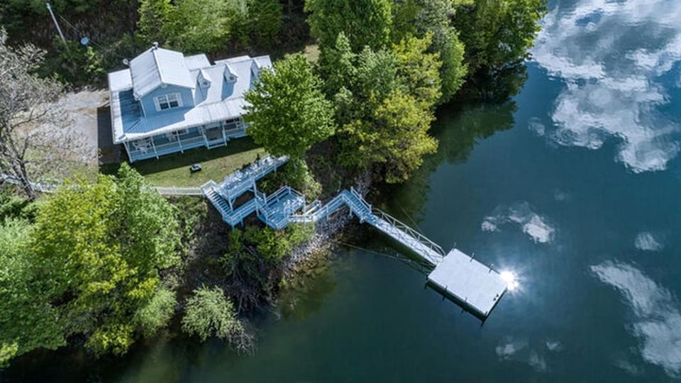 Secluded Lakefront Cabin with Private Dock on Lake Nantahala, Topton, North Carolina Cabin in Nantahala