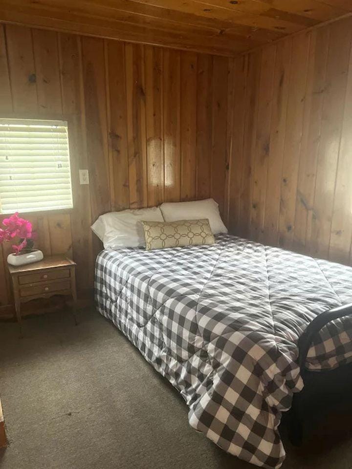 Cozy Tiny Cabin 8 in Rapid City, SD Cabin in West Pennington