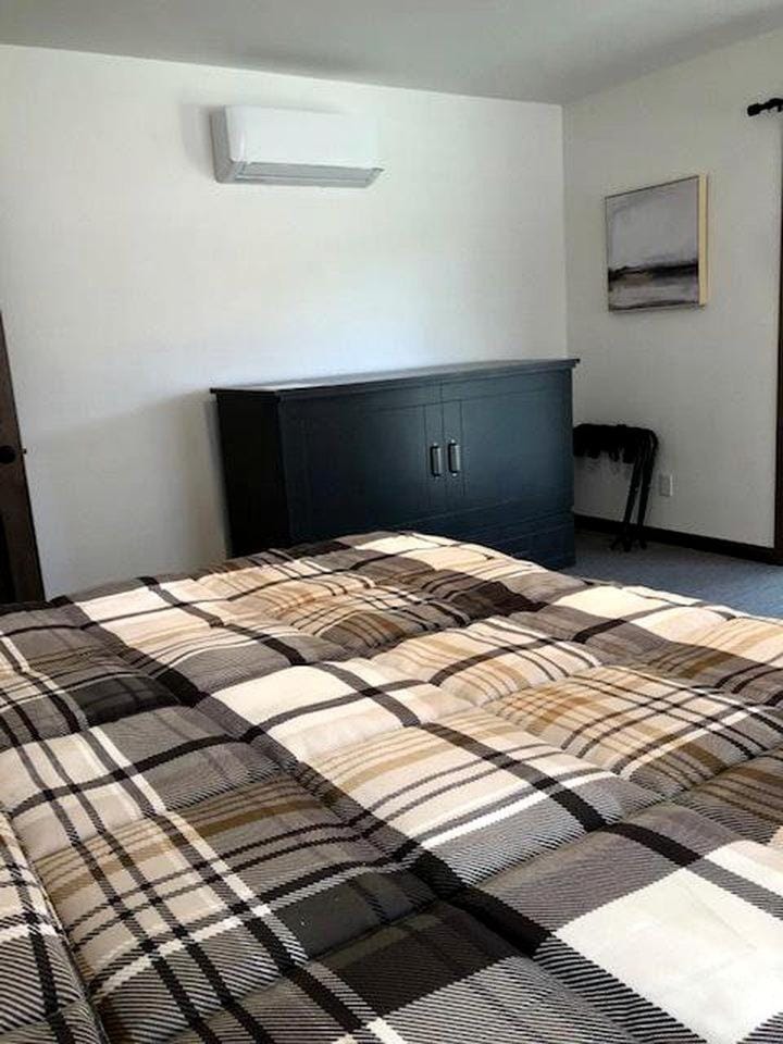 Pet Friendly Rapid City Getaway, Ideal for Family Glamping House in West Pennington