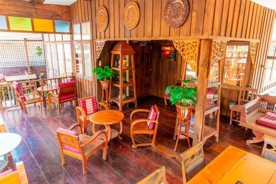 Seating area, Internal: Not applicable to any particular room