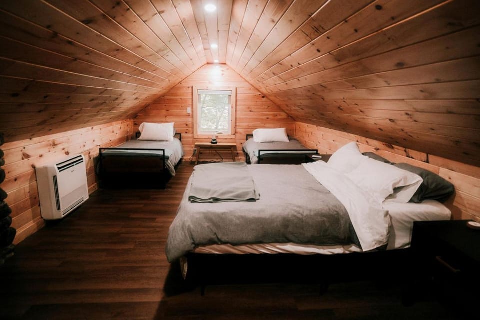 Rustic, Pet Friendly Cabin on the Hudson River, Perfect for a Glamping Weekend in the Adirondacks Cabin in Saratoga