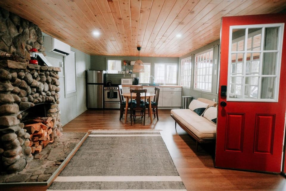 Rustic, Pet Friendly Cabin on the Hudson River, Perfect for a Glamping Weekend in the Adirondacks Cabin in Saratoga