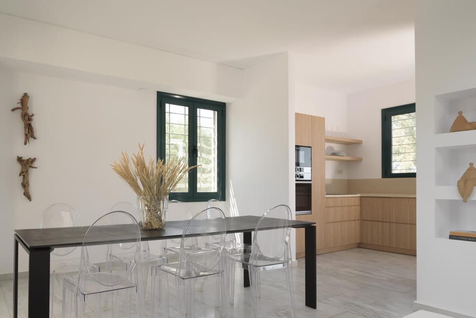 Dining area, kitchen