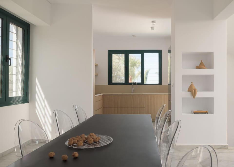 Dining area, kitchen