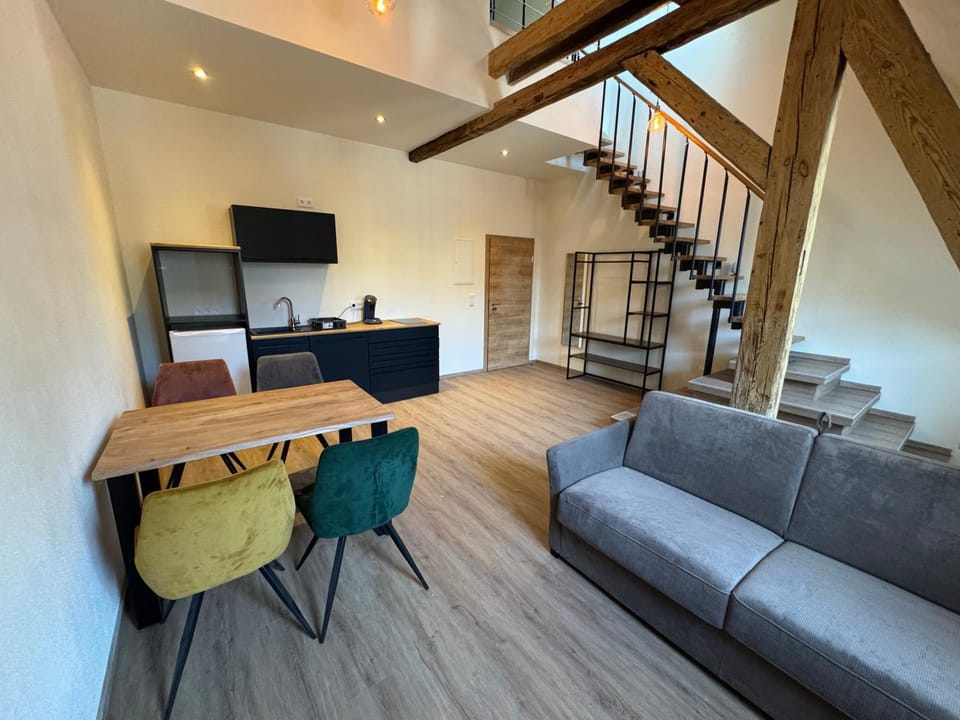 Living room, Seating area, kitchen