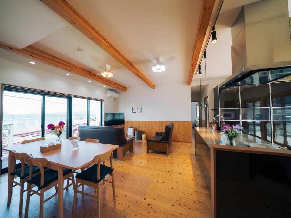 Living room, Dining area
