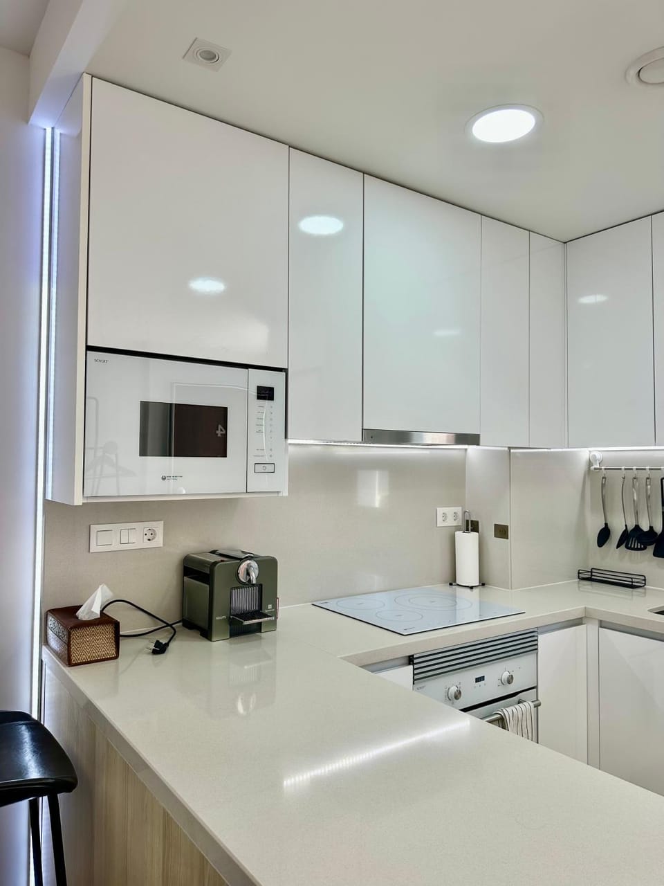 Kitchen or kitchenette, oven