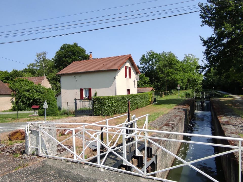 Authentique maison éclusière House in Centre-Val de Loire