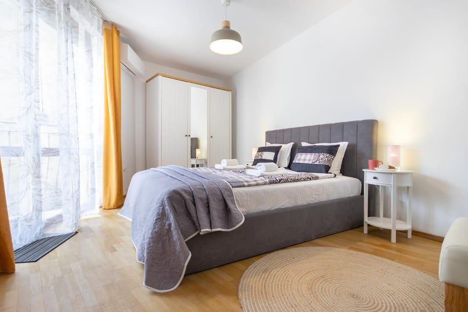 Bed, Photo of the whole room, Bedroom, towels, wardrobe