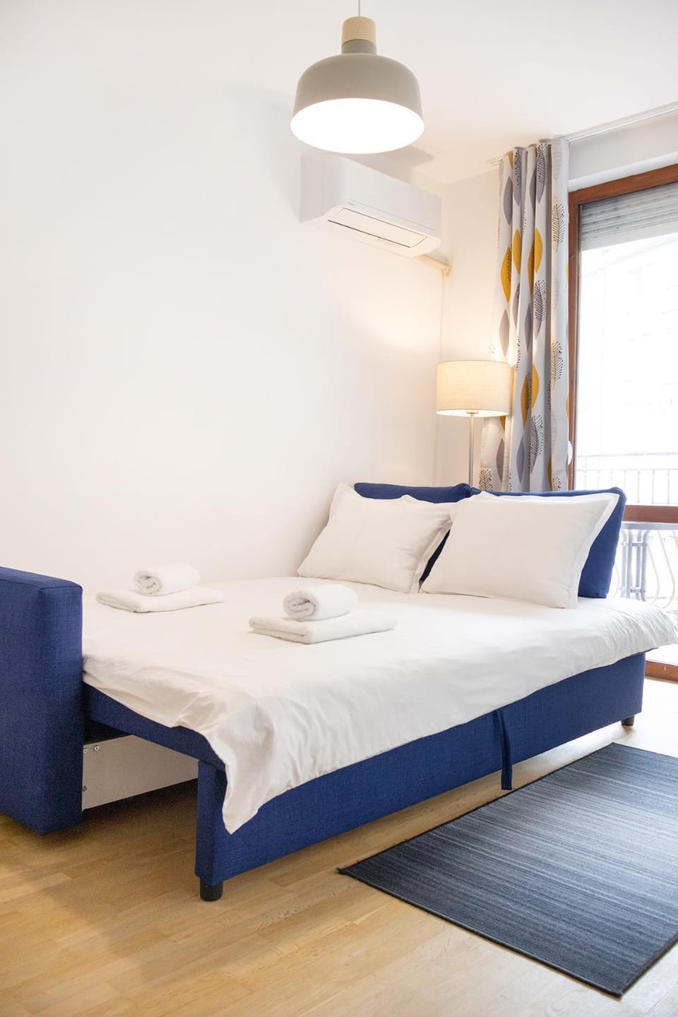 Bed, Photo of the whole room, Seating area, Bedroom, towels