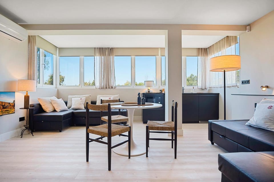 Living room, Decorative detail, Garden view, River view, pet friendly, washing machine