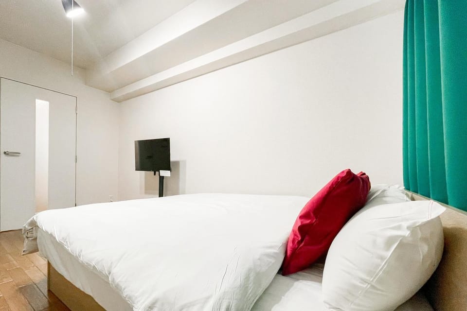 Bed, Living room