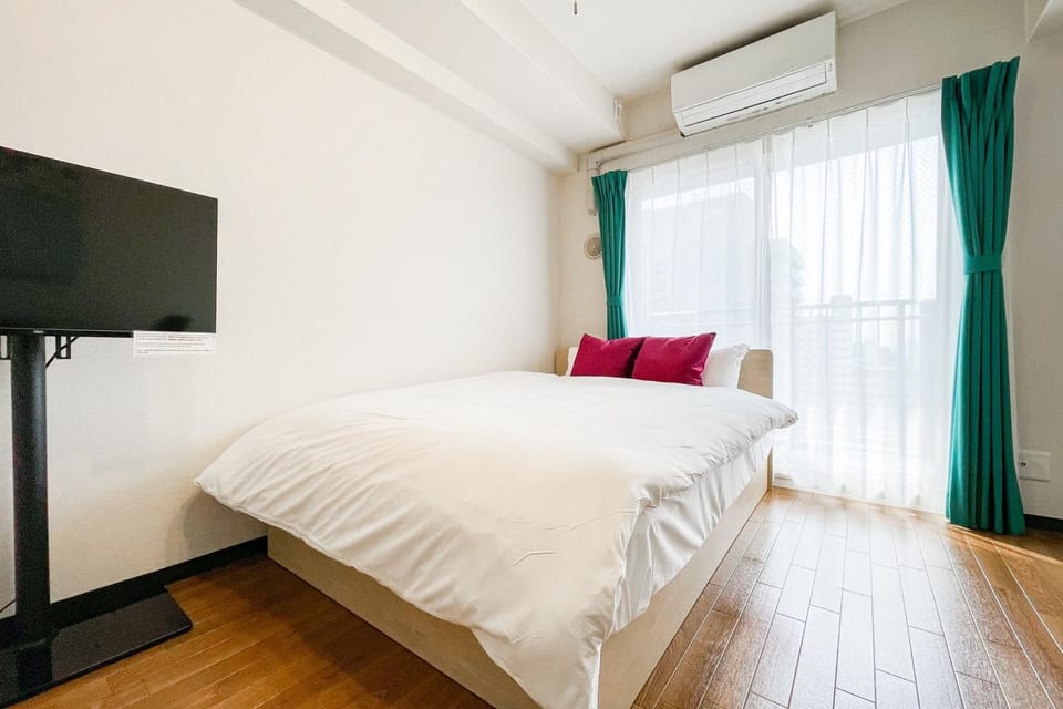 Bed, Living room
