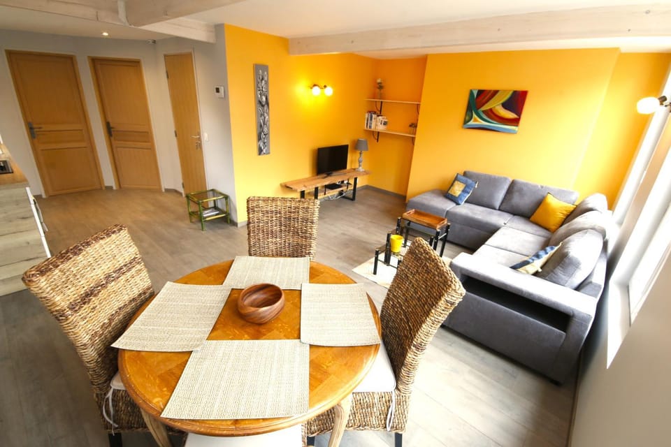 Communal lounge/ TV room, Living room, Seating area