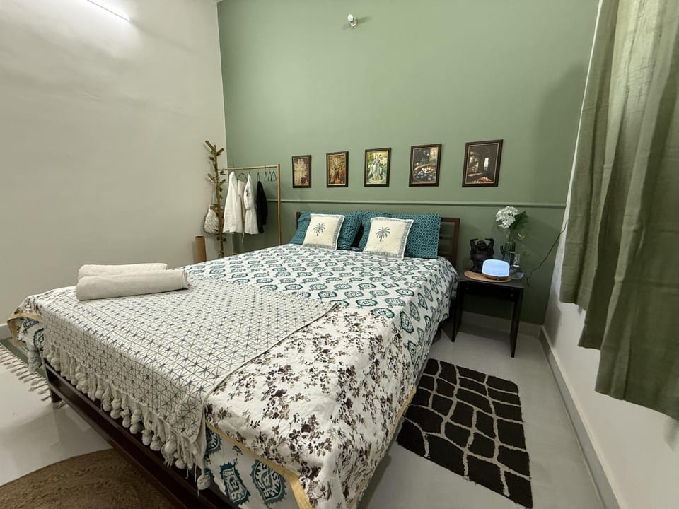 Bed, Photo of the whole room, Bedroom