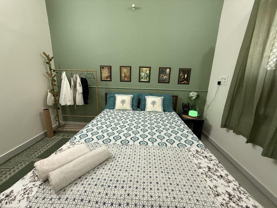 Bed, Photo of the whole room