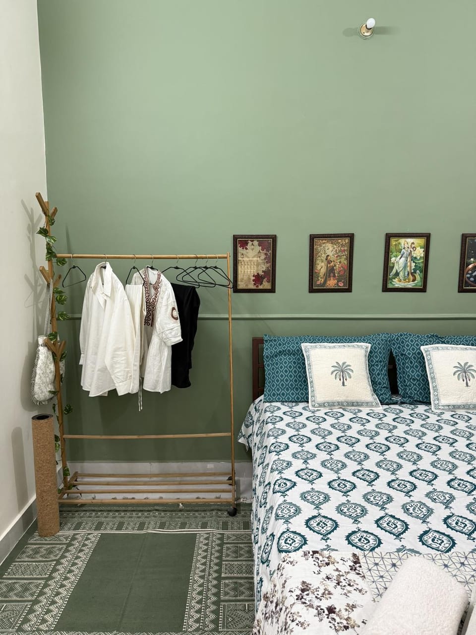 Photo of the whole room, Bedroom
