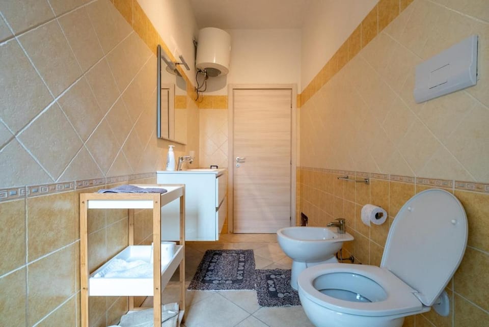 Toilet, Bathroom, bidet, towels