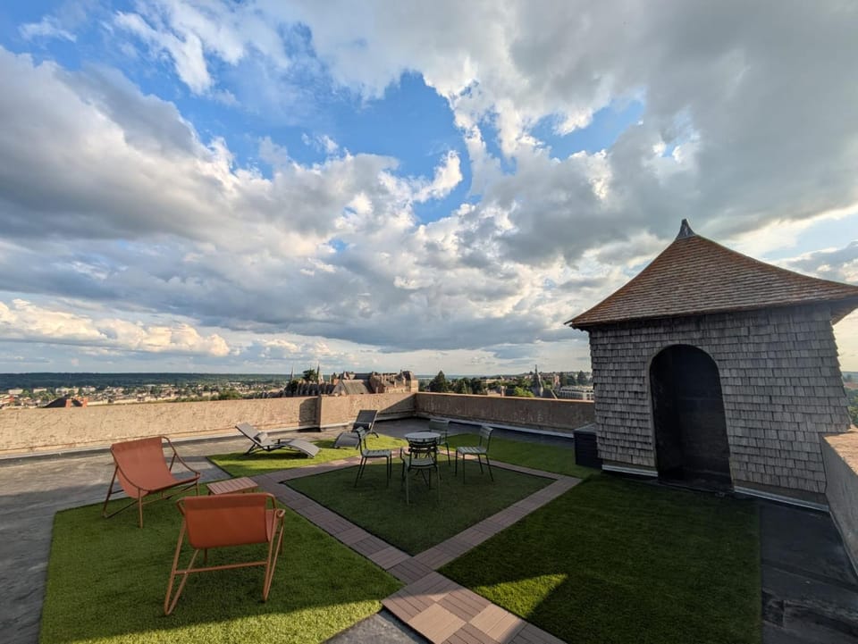 View (from property/room), Balcony/Terrace, City view