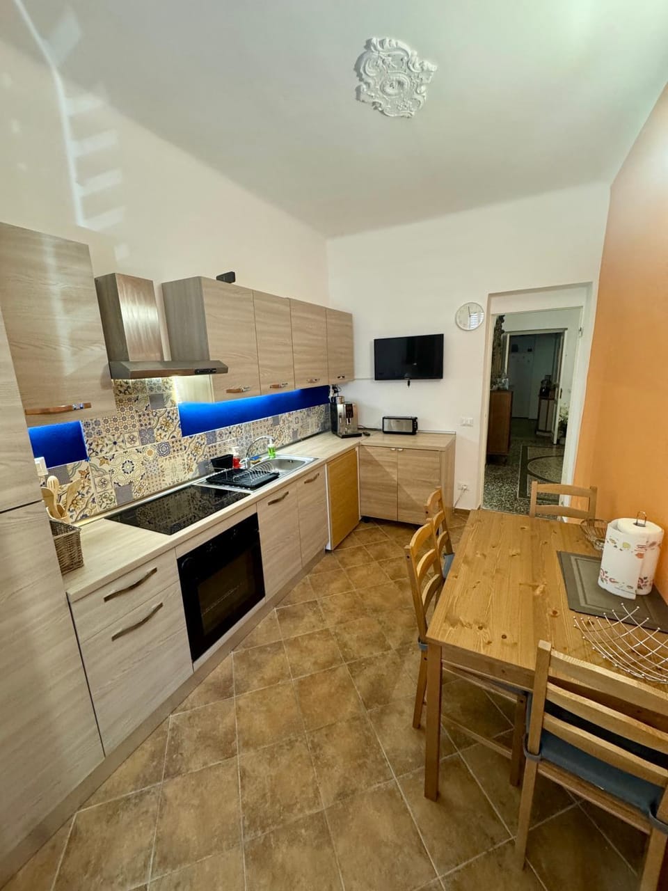 Kitchen or kitchenette, Dining area, oven, stove