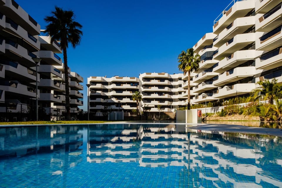 Property building, Day, Pool view, Swimming pool, sunbed