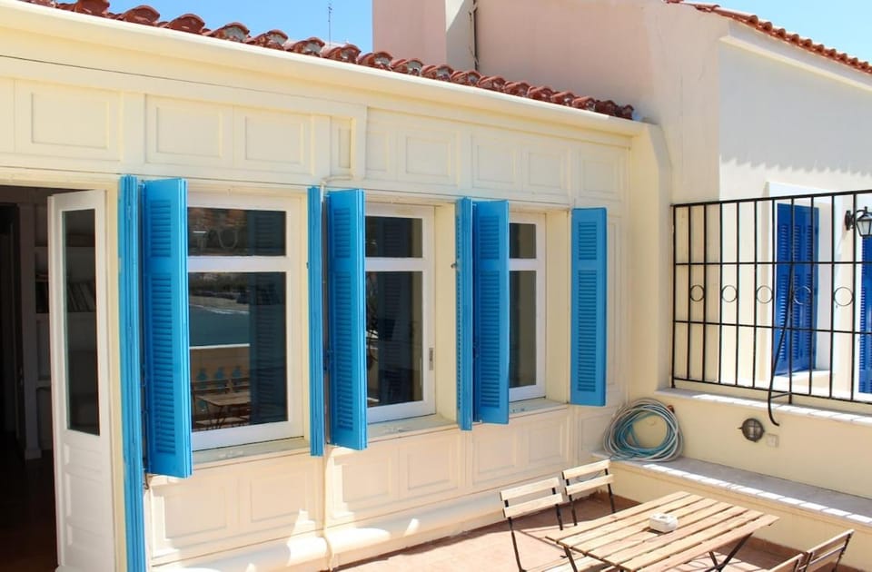 Chic Magnificent Sea View Suite Apartment in Decentralized Administration of the Aegean
