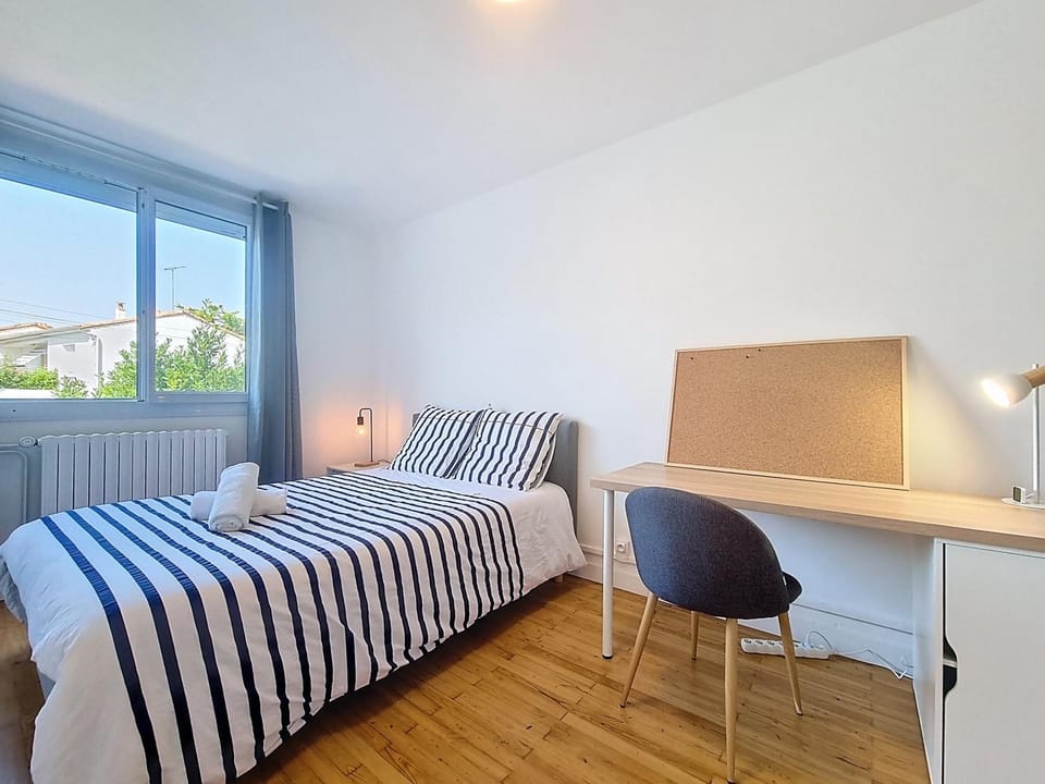 Bed, Photo of the whole room, Seating area, Bedroom, storage