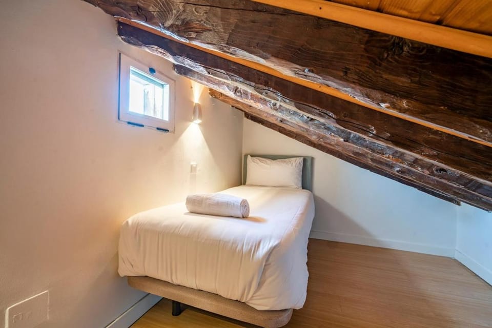 CB10 - Stylish Modern Apartment- 5-minute walk to Gran Vía Apartment in Centro