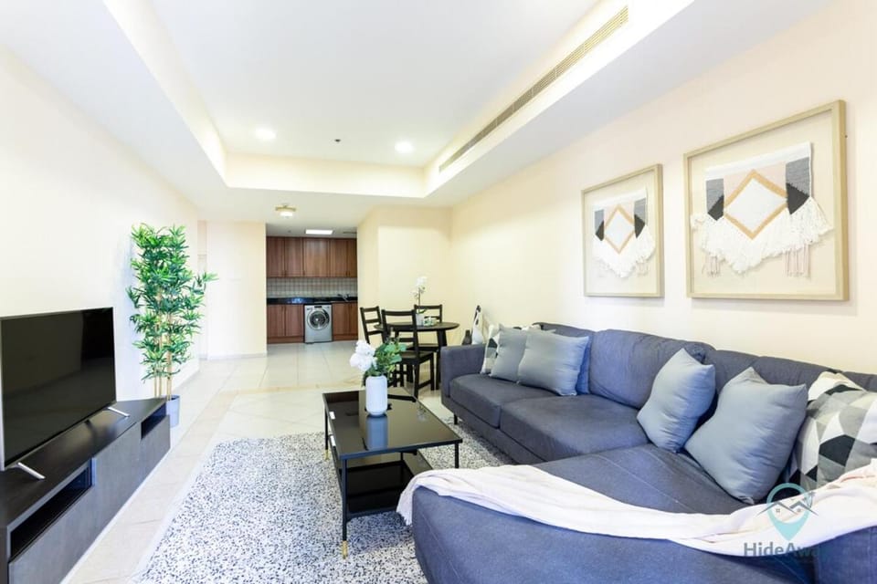 1BR Cool Vibes Pool Views Dubai Marina Apartment in Dubai