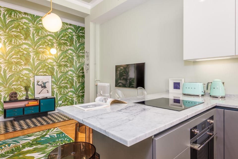 TV and multimedia, Kitchen or kitchenette, dishwasher, oven, stove
