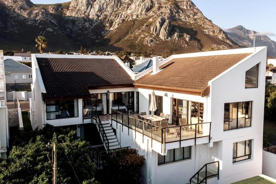 Property building, Patio, View (from property/room), Balcony/Terrace, Mountain view